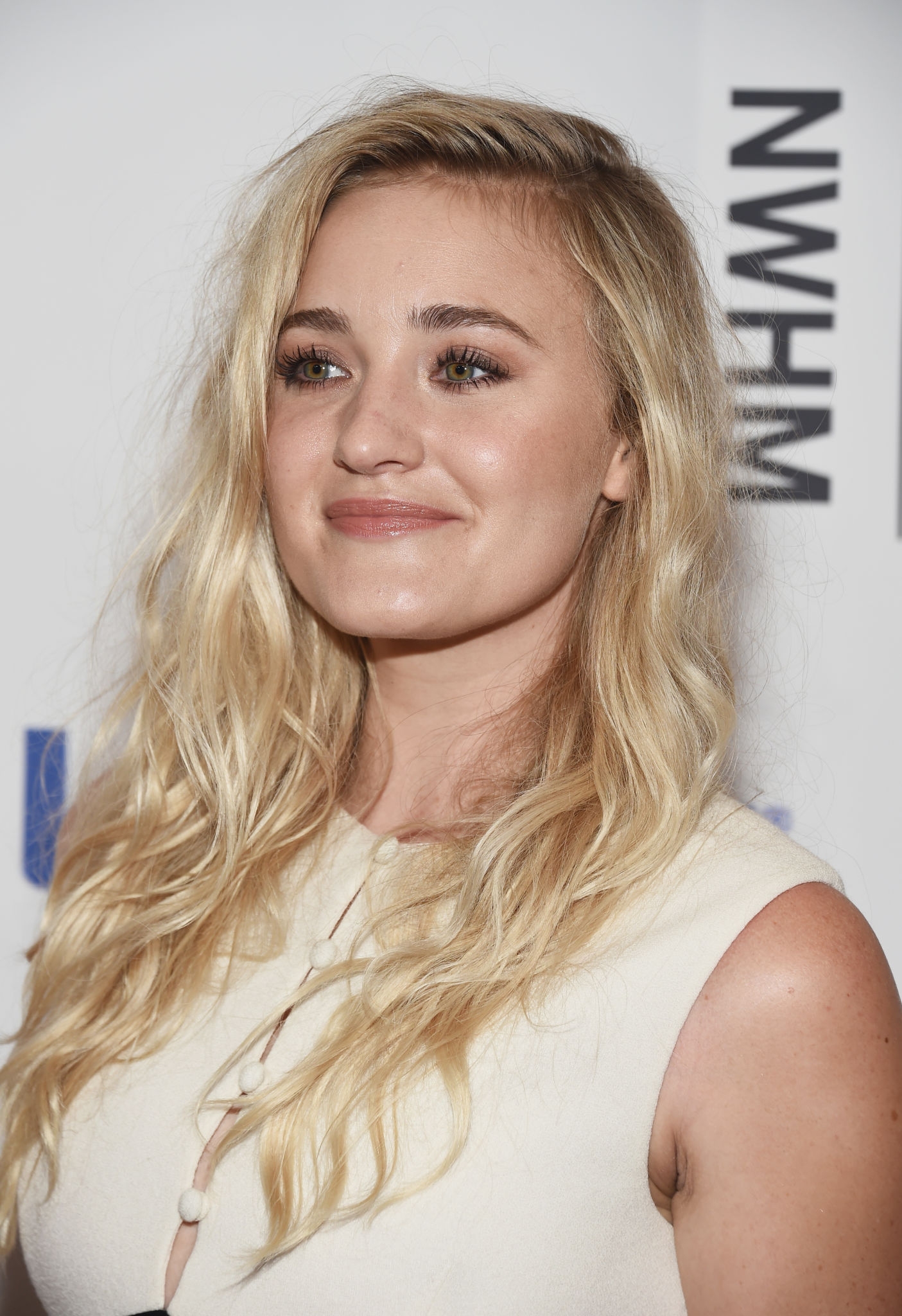 Thanks to AJ-Michalka.org for the HQ photo 
