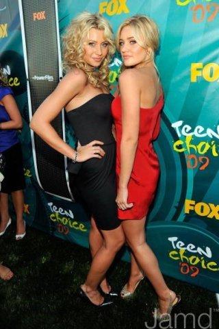 Aly___AJ_Michalka_28101529.jpg