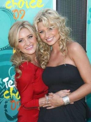 Aly___AJ_Michalka_28104029.jpg