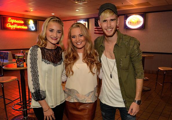 Amanda2BMichalka2BGRACE2BUNPLUGGED2BVIP2BScreening2B3-uVsS83CFal.jpg