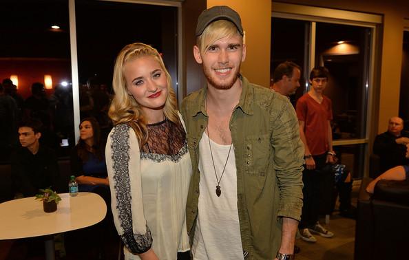 Amanda2BMichalka2BGRACE2BUNPLUGGED2BVIP2BScreening2BCRAHNosmt69l.jpg