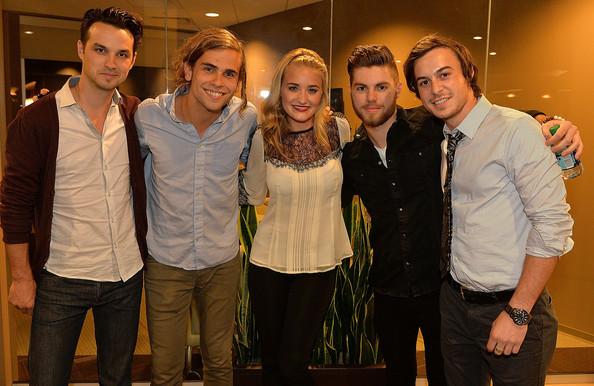 Amanda2BMichalka2BGRACE2BUNPLUGGED2BVIP2BScreening2BgcOYCqcw7D0l.jpg
