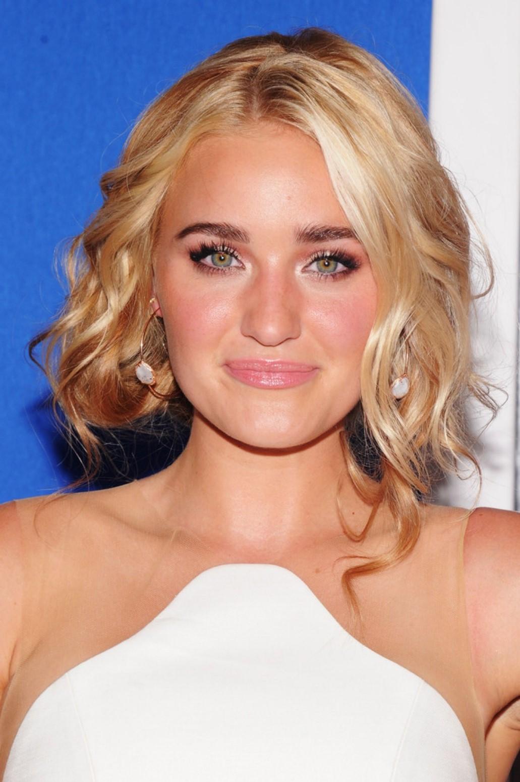 Amanda_Michalka_Gronw_Ups_2_Premiere_NewYork__28129.jpg