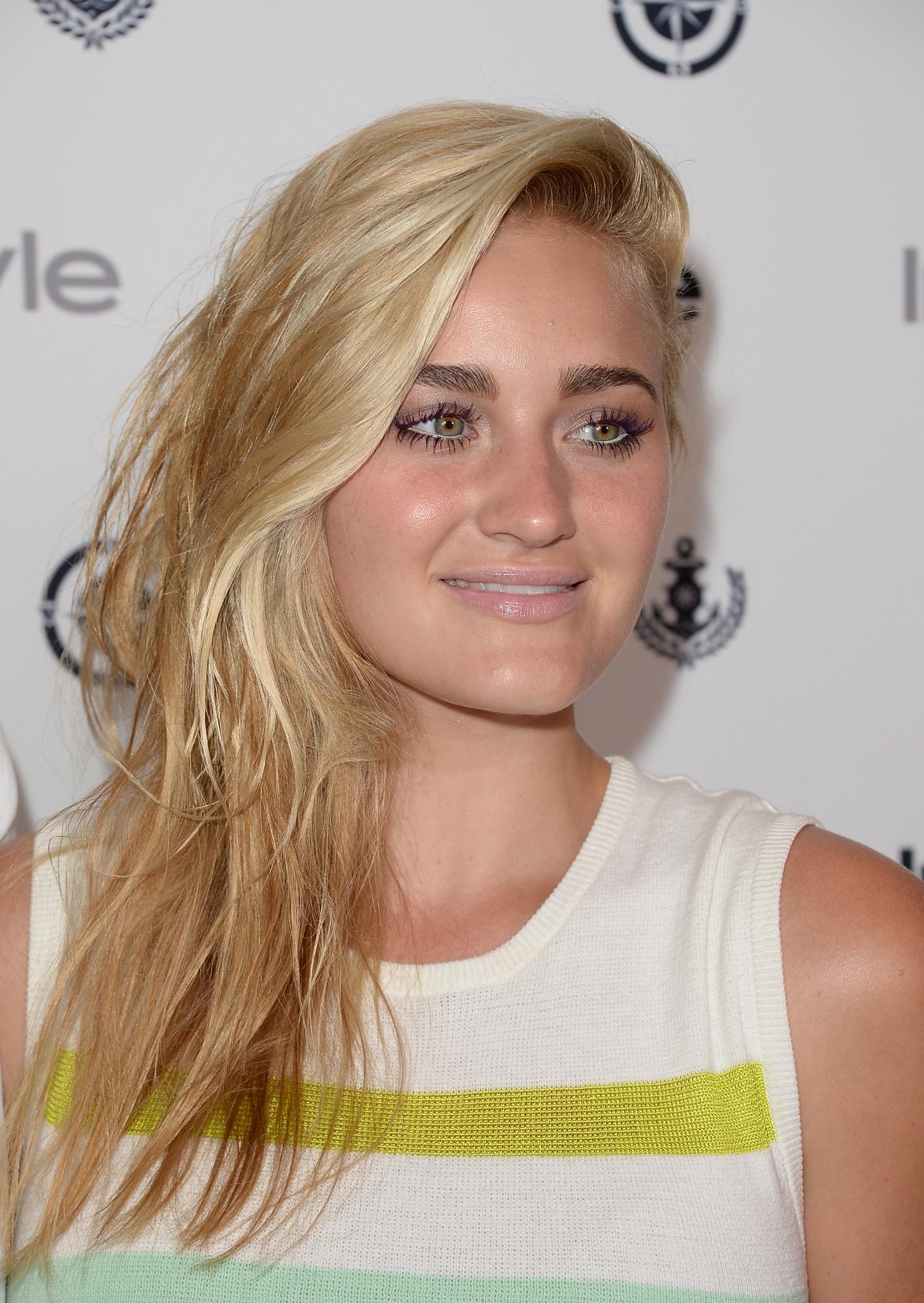 Amanda_Michalka_InStyle_Summer_Soiree_in_West_Hollywood_081413_13.jpg